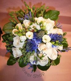 CODE 71999 - Wedding Bouquet of Roses and Hyacinthus
